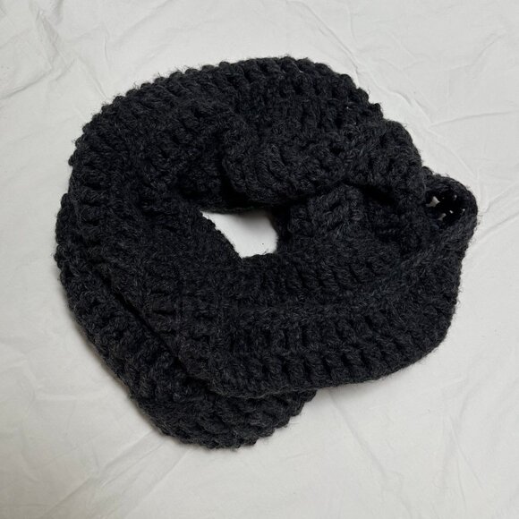 Deroucheau Knitwear Oversized Chunky Extra Large Wool Infinity Scarf Charcoal - Picture 4 of 7